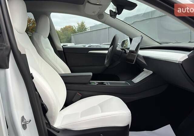 Белый Тесла Model Y, объемом двигателя 0 л и пробегом 34 тыс. км за 27500 $, фото 18 на Automoto.ua