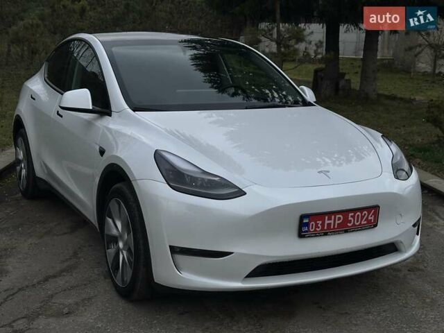 Белый Тесла Model Y, объемом двигателя 0 л и пробегом 42 тыс. км за 26999 $, фото 3 на Automoto.ua