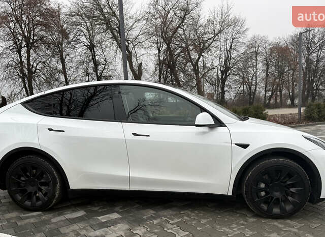 Белый Тесла Model Y, объемом двигателя 0 л и пробегом 53 тыс. км за 28800 $, фото 5 на Automoto.ua