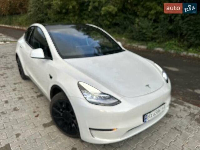 Белый Тесла Model Y, объемом двигателя 0 л и пробегом 62 тыс. км за 24999 $, фото 6 на Automoto.ua