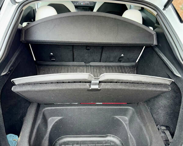 Белый Тесла Model Y, объемом двигателя 0 л и пробегом 57 тыс. км за 32700 $, фото 13 на Automoto.ua