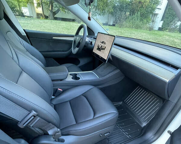 Белый Тесла Model Y, объемом двигателя 0 л и пробегом 81 тыс. км за 24700 $, фото 17 на Automoto.ua
