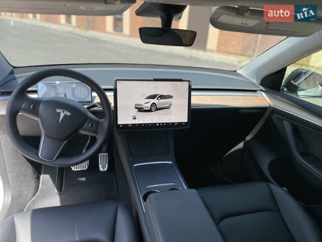 Белый Тесла Model Y, объемом двигателя 0 л и пробегом 13 тыс. км за 26500 $, фото 18 на Automoto.ua
