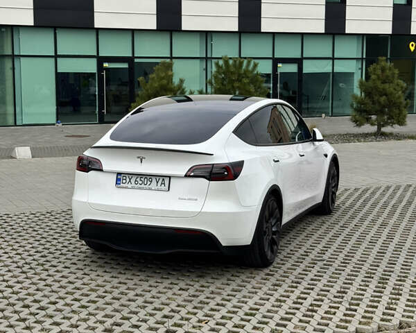 Белый Тесла Model Y, объемом двигателя 0 л и пробегом 45 тыс. км за 29900 $, фото 4 на Automoto.ua
