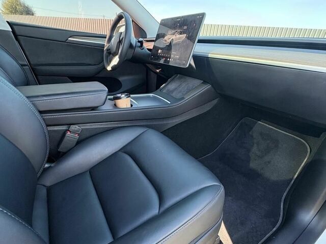 Белый Тесла Model Y, объемом двигателя 0 л и пробегом 42 тыс. км за 29500 $, фото 7 на Automoto.ua