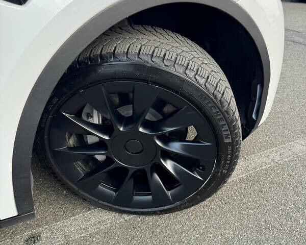 Белый Тесла Model Y, объемом двигателя 0 л и пробегом 24 тыс. км за 28999 $, фото 11 на Automoto.ua
