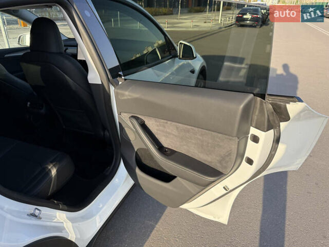Білий Тесла Model Y, об'ємом двигуна 0 л та пробігом 55 тис. км за 33014 $, фото 26 на Automoto.ua