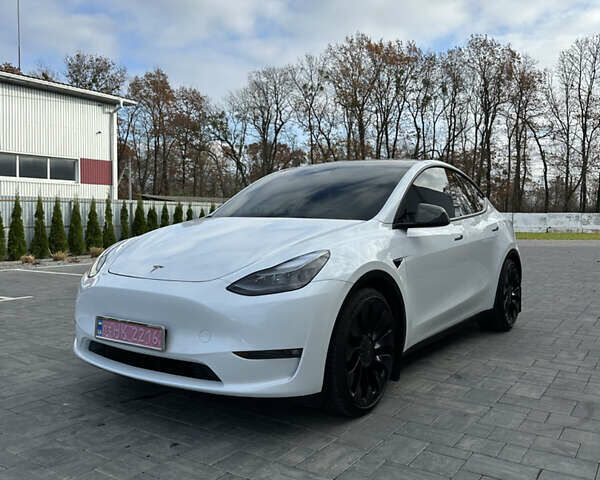 Белый Тесла Model Y, объемом двигателя 0 л и пробегом 24 тыс. км за 32000 $, фото 1 на Automoto.ua