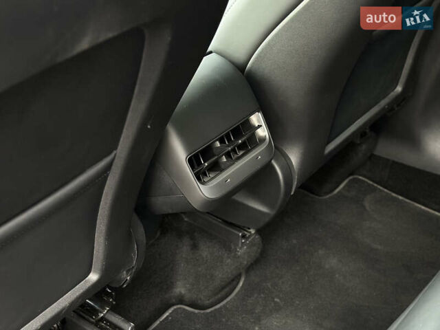 Білий Тесла Model Y, об'ємом двигуна 0 л та пробігом 47 тис. км за 26500 $, фото 56 на Automoto.ua