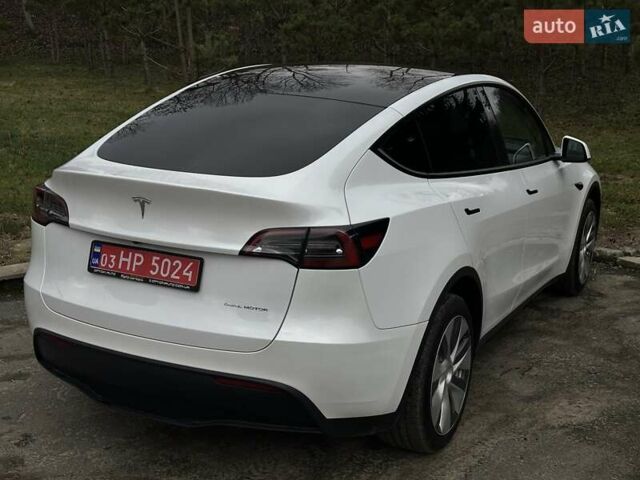 Белый Тесла Model Y, объемом двигателя 0 л и пробегом 42 тыс. км за 26999 $, фото 6 на Automoto.ua