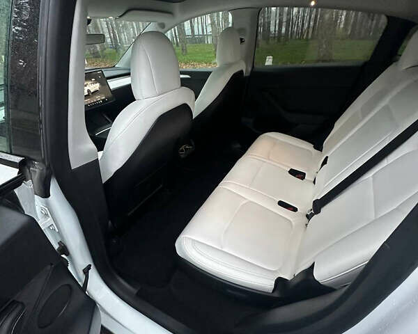 Белый Тесла Model Y, объемом двигателя 0 л и пробегом 37 тыс. км за 29990 $, фото 18 на Automoto.ua
