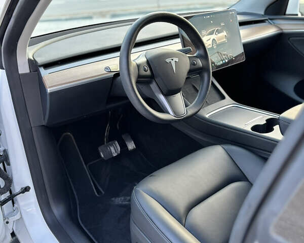 Белый Тесла Model Y, объемом двигателя 0 л и пробегом 40 тыс. км за 28000 $, фото 31 на Automoto.ua