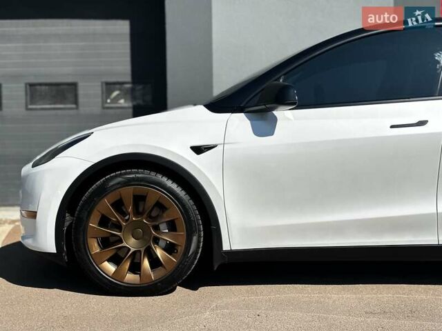 Білий Тесла Model Y, об'ємом двигуна 0 л та пробігом 42 тис. км за 31500 $, фото 3 на Automoto.ua