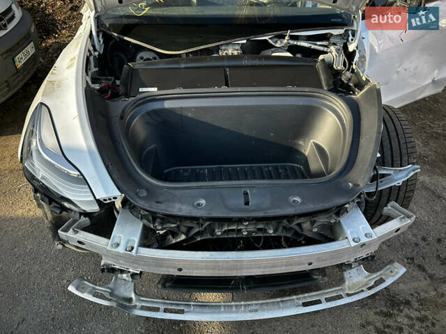 Белый Тесла Model Y, объемом двигателя 1.87 л и пробегом 64 тыс. км за 15500 $, фото 5 на Automoto.ua