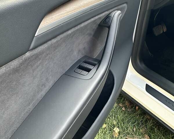 Тесла Model Y 2023 в Тернополе на Automoto.ua Белый Тесла Model Y, объемом двигателя 0 л и пробегом 44 тыс. км за 28700 $, фото 11 на Automoto.ua