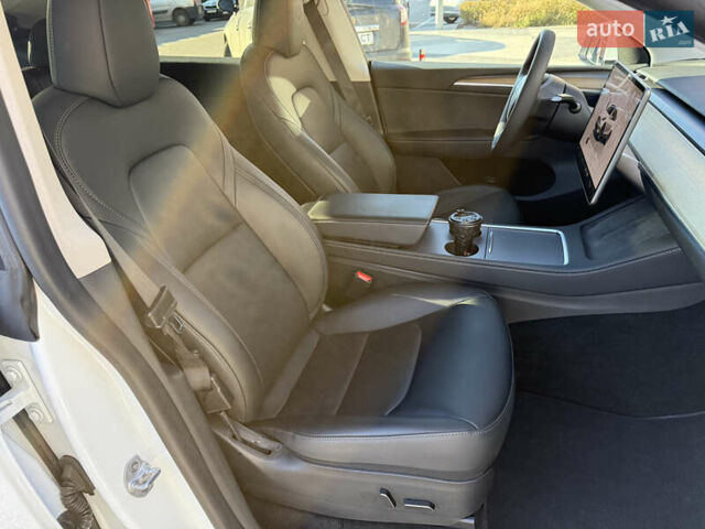 Белый Тесла Model Y, объемом двигателя 0 л и пробегом 35 тыс. км за 33777 $, фото 35 на Automoto.ua