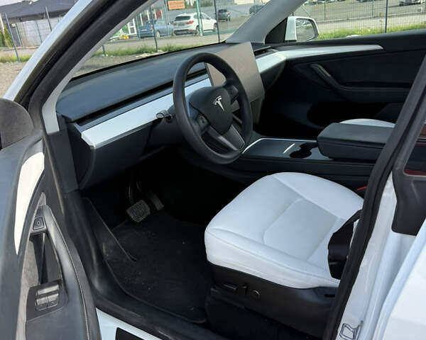 Білий Тесла Model Y, об'ємом двигуна 0 л та пробігом 108 тис. км за 27800 $, фото 13 на Automoto.ua