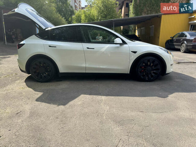 Белый Тесла Model Y, объемом двигателя 0 л и пробегом 48 тыс. км за 27800 $, фото 3 на Automoto.ua