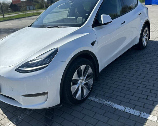 Белый Тесла Model Y, объемом двигателя 0 л и пробегом 32 тыс. км за 27199 $, фото 23 на Automoto.ua