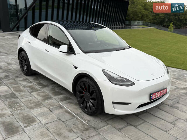 Белый Тесла Model Y, объемом двигателя 0 л и пробегом 45 тыс. км за 35500 $, фото 3 на Automoto.ua
