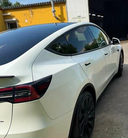 Білий Тесла Model Y, об'ємом двигуна 0 л та пробігом 48 тис. км за 26000 $, фото 1 на Automoto.ua
