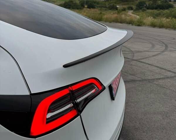 Білий Тесла Model Y, об'ємом двигуна 0 л та пробігом 20 тис. км за 26700 $, фото 38 на Automoto.ua