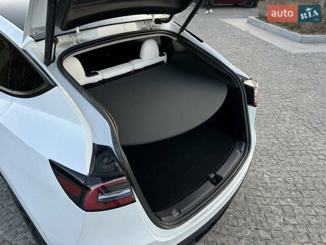 Белый Тесла Model Y, объемом двигателя 0 л и пробегом 3 тыс. км за 39000 $, фото 8 на Automoto.ua