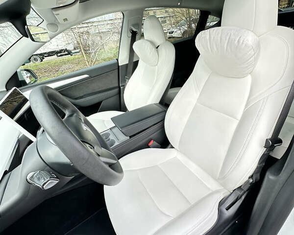 Белый Тесла Model Y, объемом двигателя 0 л и пробегом 51 тыс. км за 31750 $, фото 11 на Automoto.ua