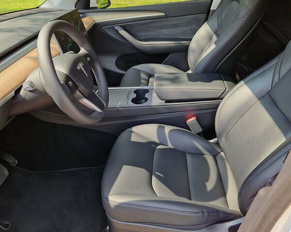 Белый Тесла Model Y, объемом двигателя 0 л и пробегом 3 тыс. км за 32000 $, фото 7 на Automoto.ua