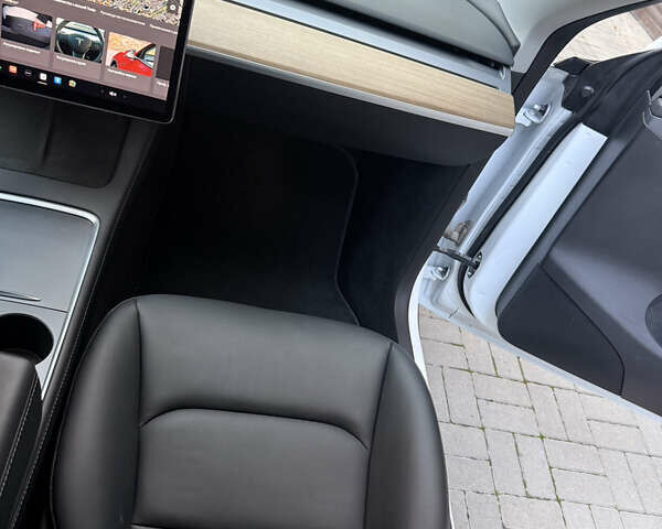 Белый Тесла Model Y, объемом двигателя 0 л и пробегом 33 тыс. км за 32500 $, фото 19 на Automoto.ua