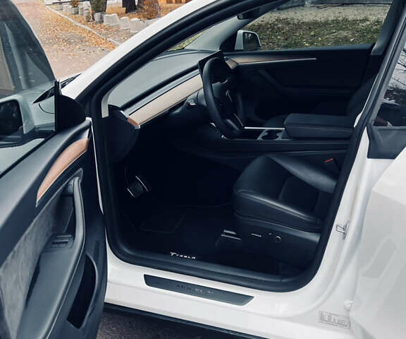 Белый Тесла Model Y, объемом двигателя 0 л и пробегом 35 тыс. км за 31500 $, фото 5 на Automoto.ua
