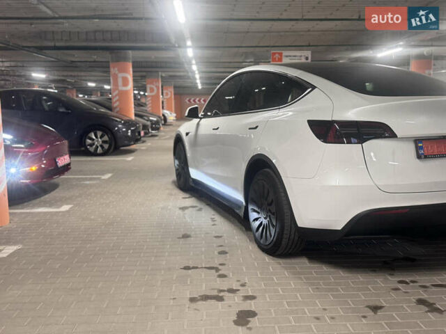 Белый Тесла Model Y, объемом двигателя 0 л и пробегом 87 тыс. км за 28999 $, фото 5 на Automoto.ua