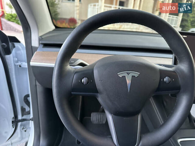 Білий Тесла Model Y, об'ємом двигуна 0 л та пробігом 45 тис. км за 27500 $, фото 30 на Automoto.ua