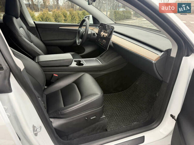Белый Тесла Model Y, объемом двигателя 0 л и пробегом 53 тыс. км за 28800 $, фото 20 на Automoto.ua