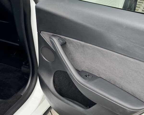 Белый Тесла Model Y, объемом двигателя 0 л и пробегом 45 тыс. км за 29900 $, фото 20 на Automoto.ua