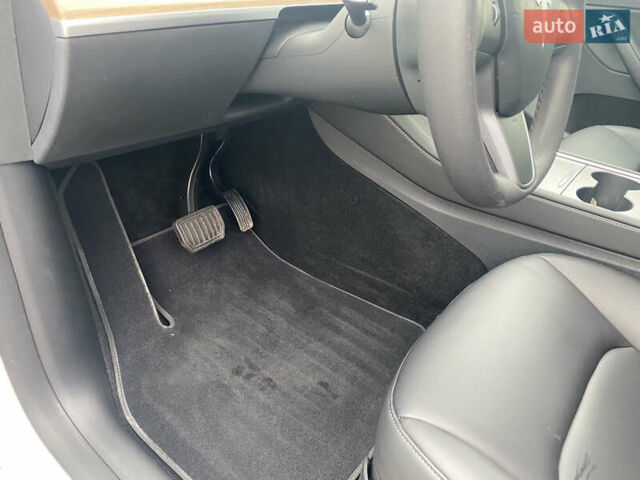 Белый Тесла Model Y, объемом двигателя 0 л и пробегом 108 тыс. км за 25500 $, фото 23 на Automoto.ua