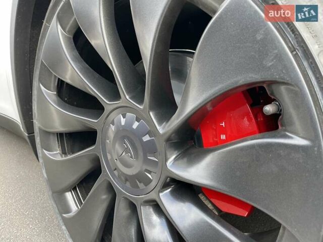 Белый Тесла Model Y, объемом двигателя 0 л и пробегом 4 тыс. км за 29800 $, фото 34 на Automoto.ua