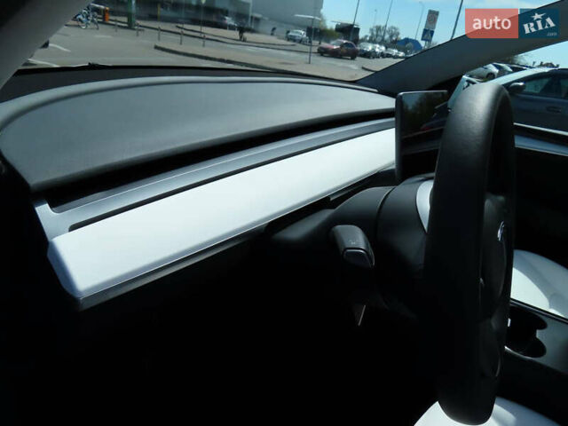 Белый Тесла Model Y, объемом двигателя 0 л и пробегом 41 тыс. км за 27000 $, фото 47 на Automoto.ua
