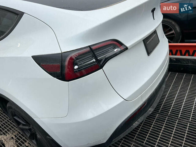 Белый Тесла Model Y, объемом двигателя 0 л и пробегом 52 тыс. км за 19800 $, фото 18 на Automoto.ua