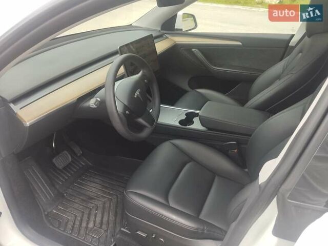 Белый Тесла Model Y, объемом двигателя 0 л и пробегом 31 тыс. км за 25500 $, фото 2 на Automoto.ua