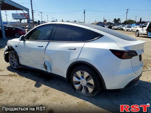 Белый Тесла Model Y, объемом двигателя 0.38 л и пробегом 36 тыс. км за 18100 $, фото 3 на Automoto.ua