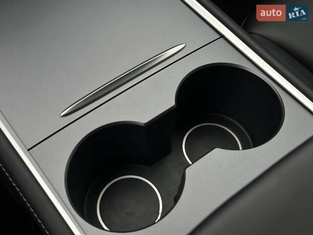 Белый Тесла Model Y, объемом двигателя 0 л и пробегом 42 тыс. км за 26999 $, фото 32 на Automoto.ua