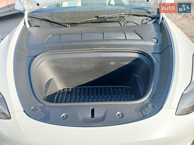 Белый Тесла Model Y, объемом двигателя 0 л и пробегом 17 тыс. км за 28500 $, фото 9 на Automoto.ua