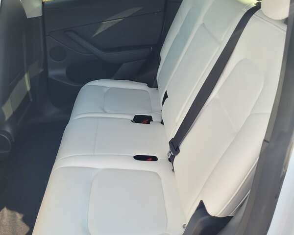 Белый Тесла Model Y, объемом двигателя 0 л и пробегом 4 тыс. км за 27400 $, фото 27 на Automoto.ua