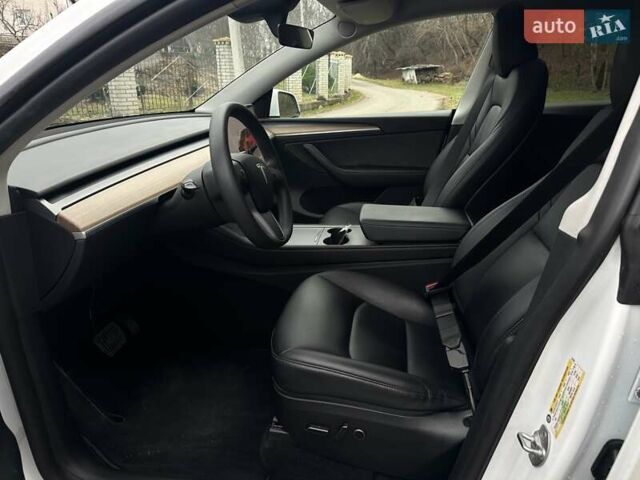 Белый Тесла Model Y, объемом двигателя 0 л и пробегом 42 тыс. км за 26999 $, фото 19 на Automoto.ua