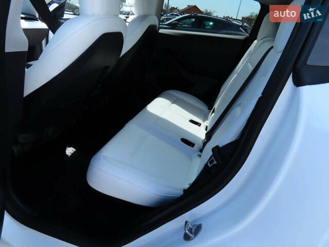 Белый Тесла Model Y, объемом двигателя 0 л и пробегом 41 тыс. км за 27000 $, фото 44 на Automoto.ua