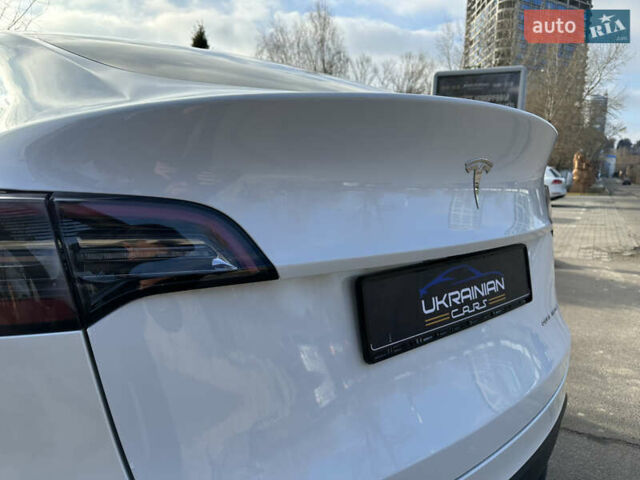 Белый Тесла Model Y, объемом двигателя 0 л и пробегом 3 тыс. км за 39899 $, фото 40 на Automoto.ua