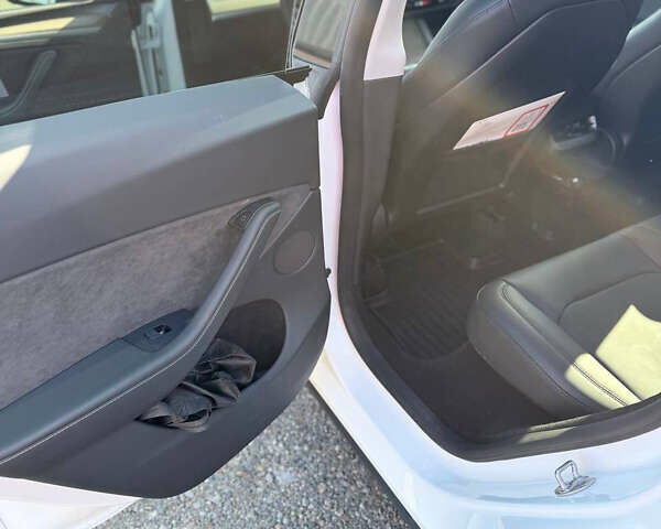 Білий Тесла Model Y, об'ємом двигуна 0 л та пробігом 23 тис. км за 28500 $, фото 15 на Automoto.ua