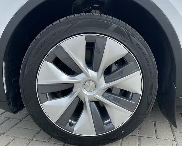 Білий Тесла Model Y, об'ємом двигуна 0 л та пробігом 25 тис. км за 28500 $, фото 14 на Automoto.ua