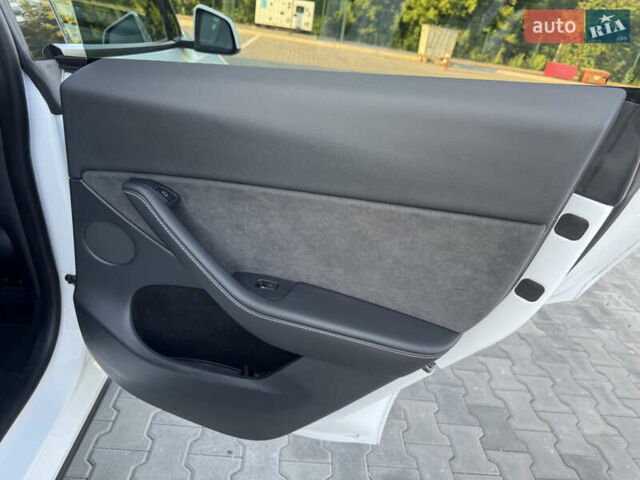 Білий Тесла Model Y, об'ємом двигуна 0 л та пробігом 34 тис. км за 26350 $, фото 15 на Automoto.ua